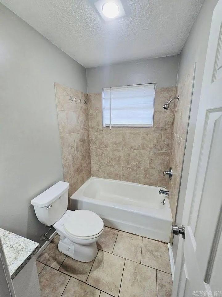 1001 Wright St - Photo 3 of 8