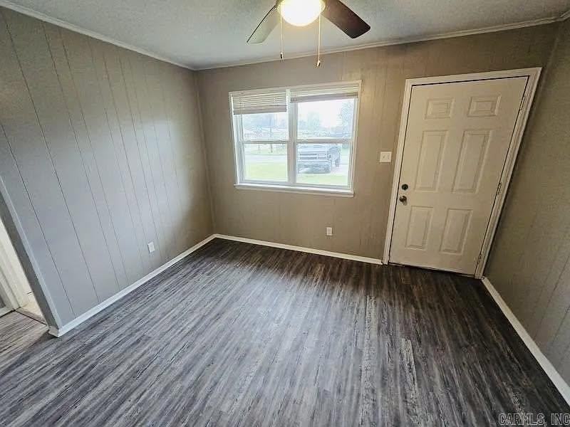 1001 Wright St - Photo 4 of 8