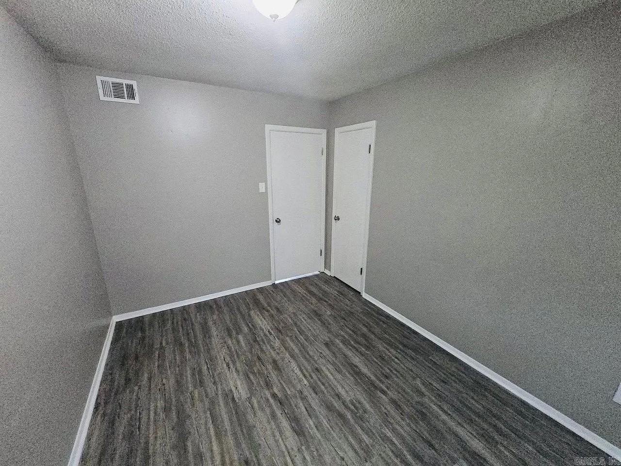 1001 Wright St - Photo 7 of 8