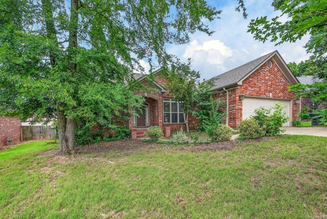 1625 Hidden Creek Dr - Photo 2 of 37