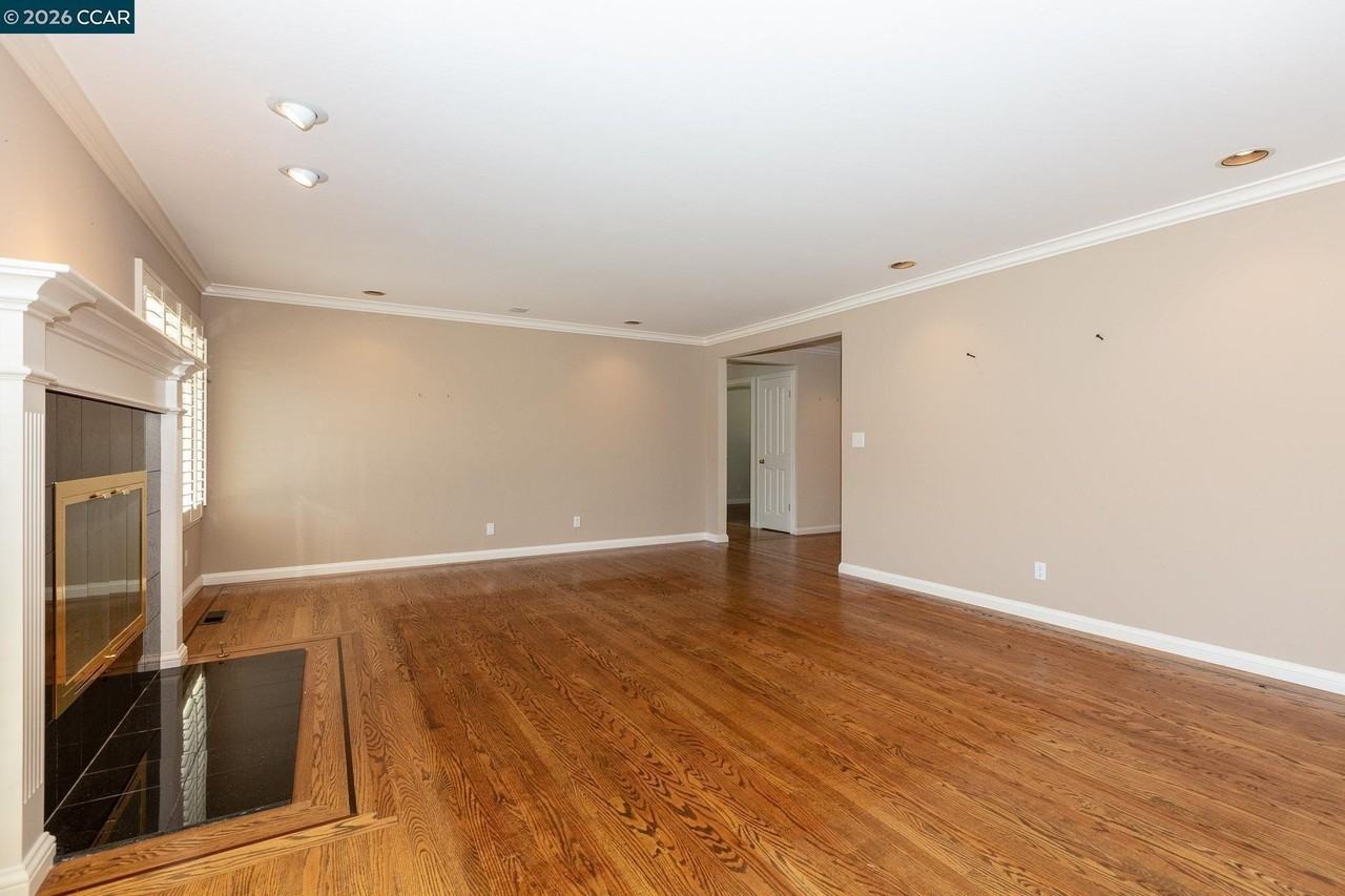 432 Stonefield Pl - Photo 4 of 28