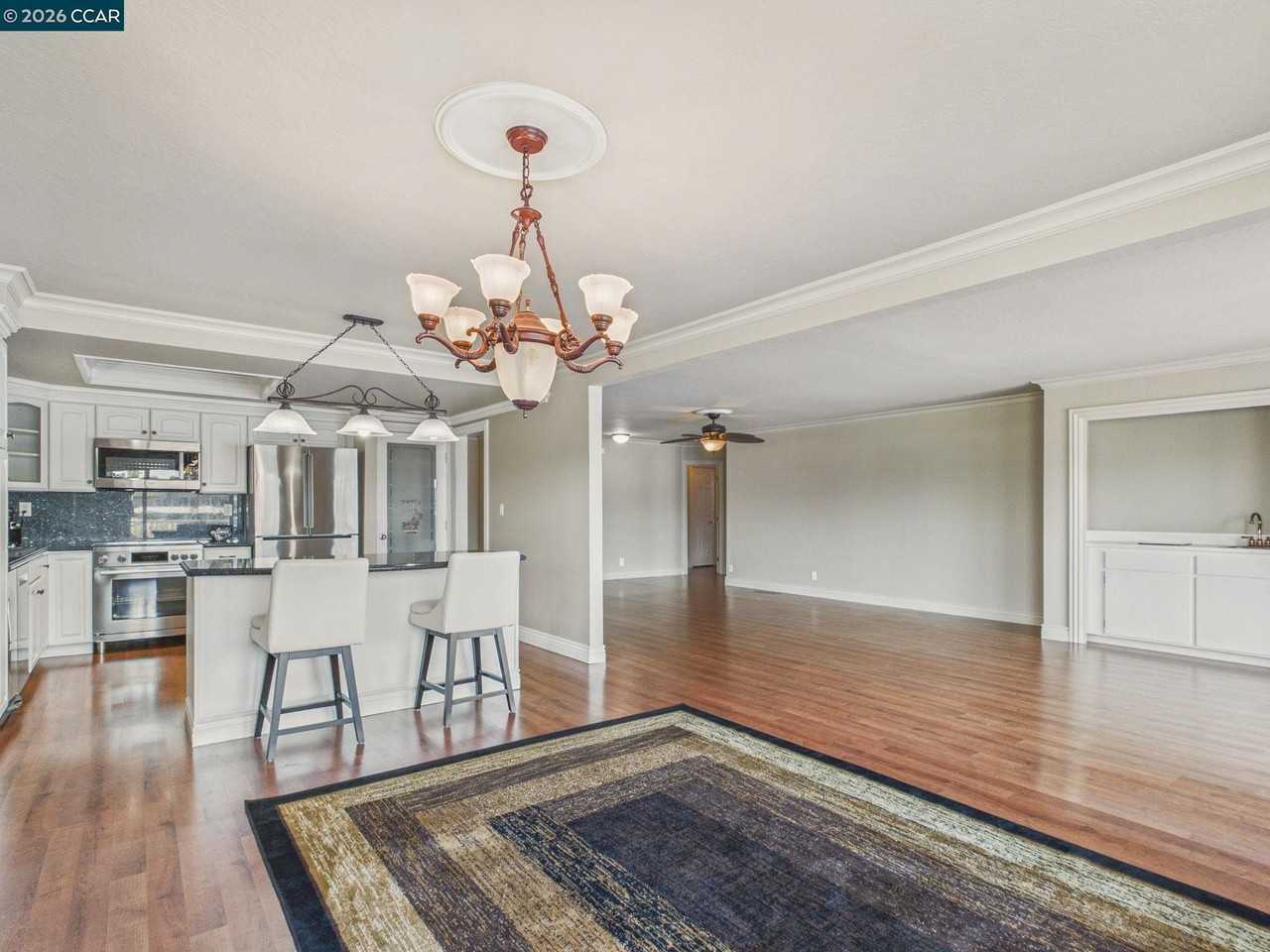 4910 Cabrillo Pt - Photo 6 of 50