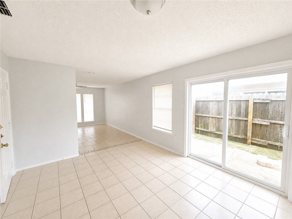 2117 Zephyr Cir - Photo 2 of 7