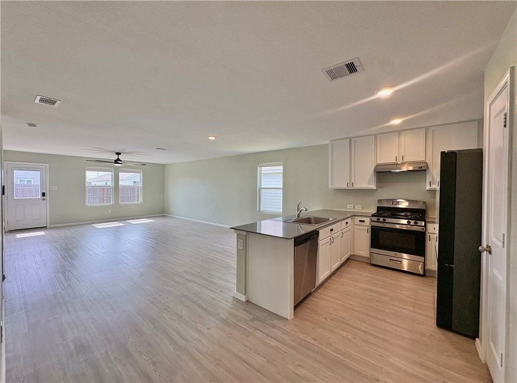 1109 Demeter Dr - Photo 3 of 18