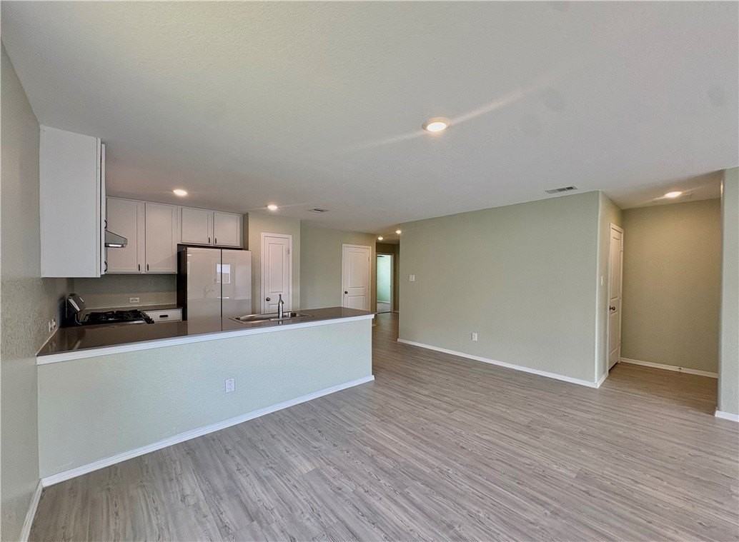 1109 Demeter Dr - Photo 4 of 18