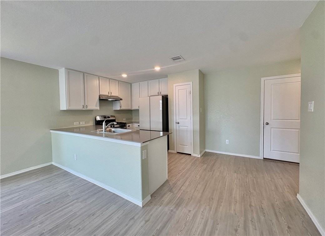1109 Demeter Dr - Photo 5 of 18