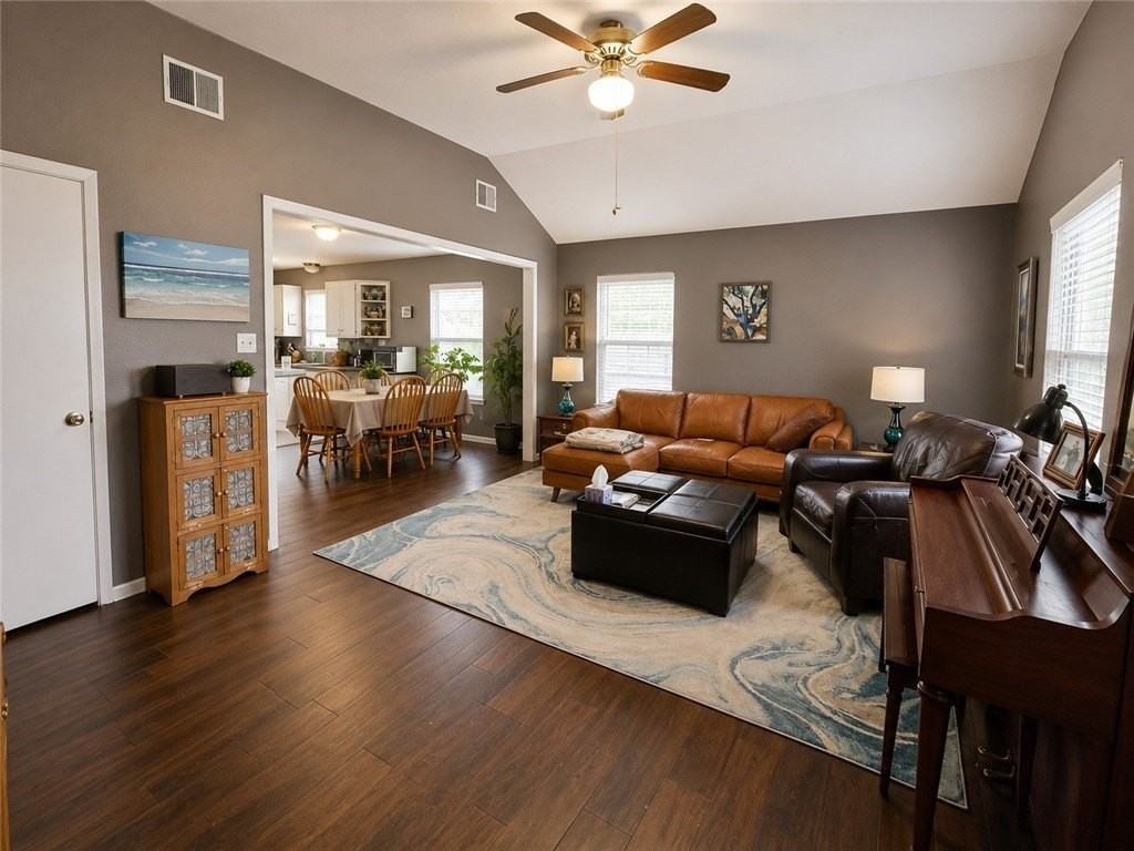 406 Bayview Blvd - Photo 3 of 9