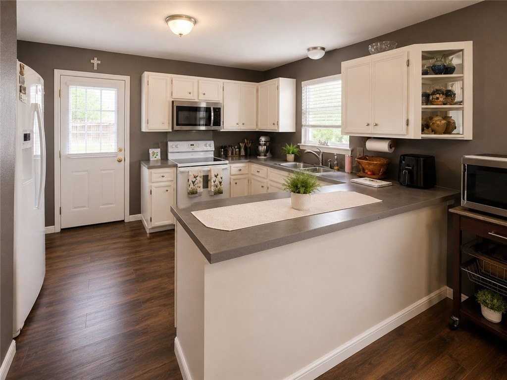 406 Bayview Blvd - Photo 5 of 9