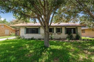 featured image of 830 Crestview Dr