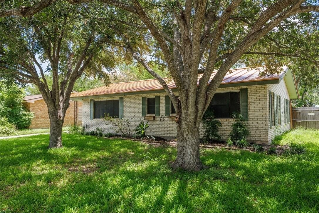 830 Crestview Dr - Photo 2 of 35
