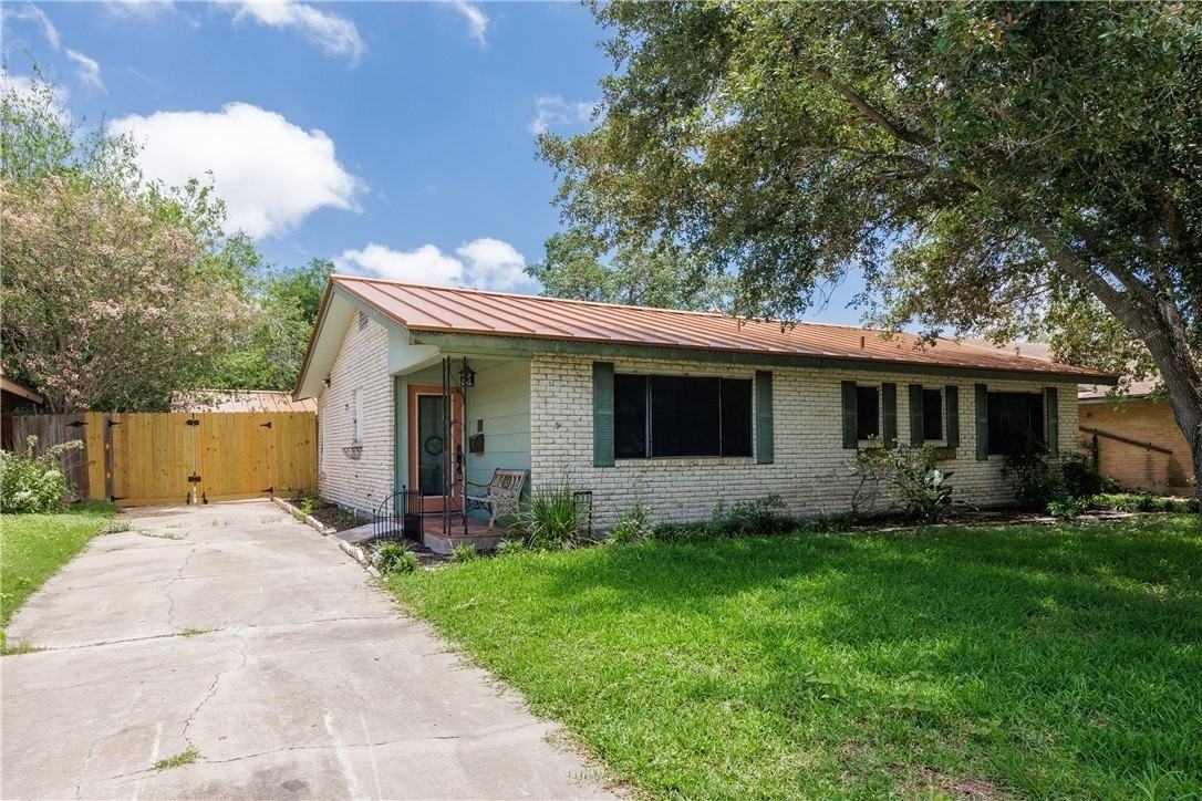 830 Crestview Dr - Photo 3 of 35