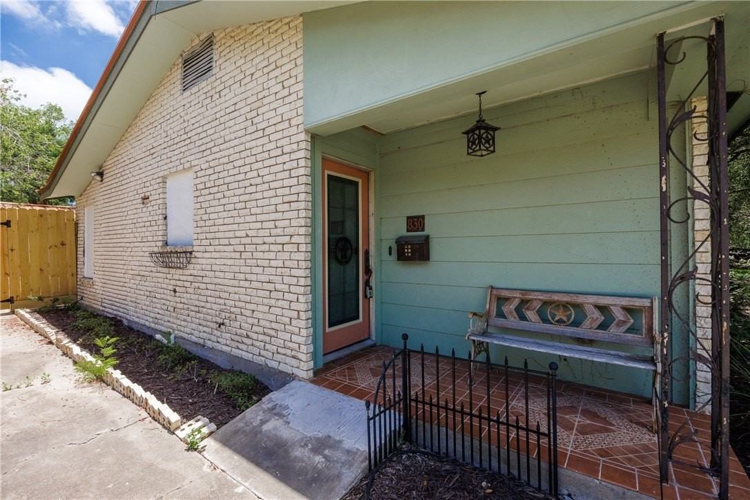 830 Crestview Dr - Photo 4 of 35