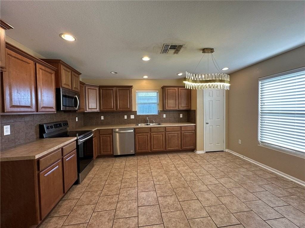 1132 Imperial St - Photo 5 of 19