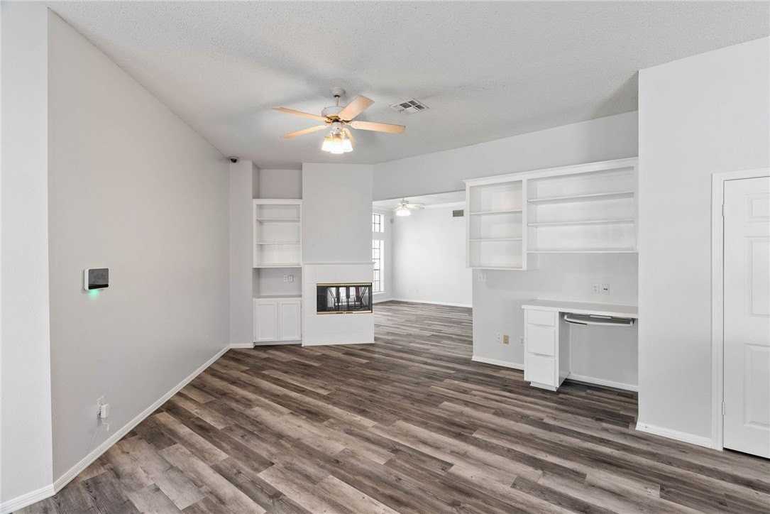 2210 Dorsey St - Photo 6 of 20