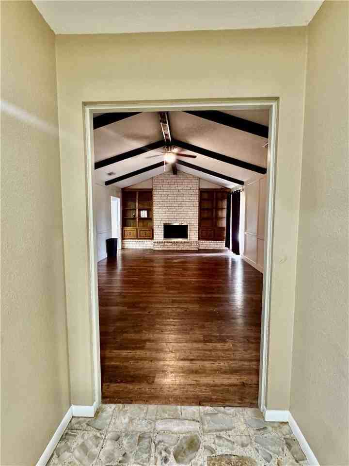 5122 Moultrie Dr - Photo 3 of 31
