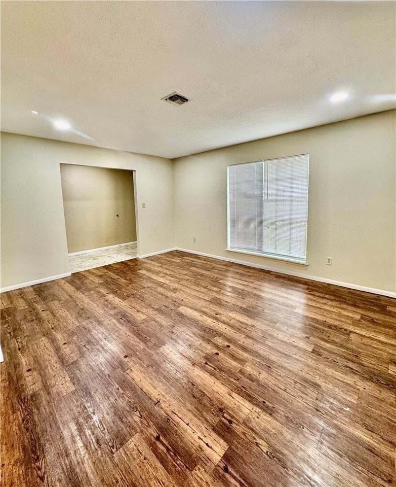 5122 Moultrie Dr - Photo 6 of 31