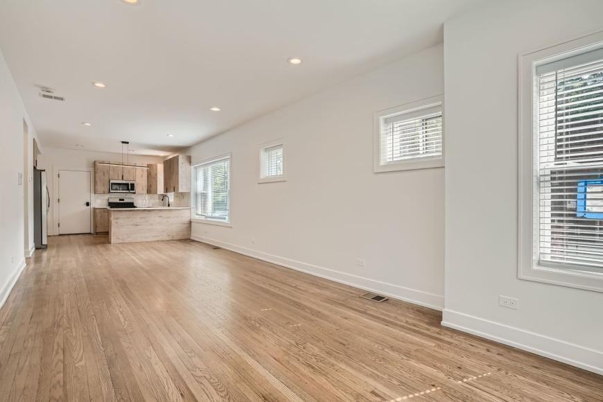 2602 N Springfield Ave - Photo 2 of 10