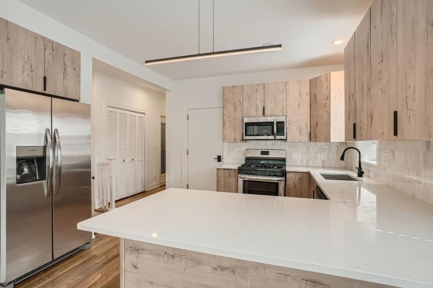 2602 N Springfield Ave - Photo 4 of 10