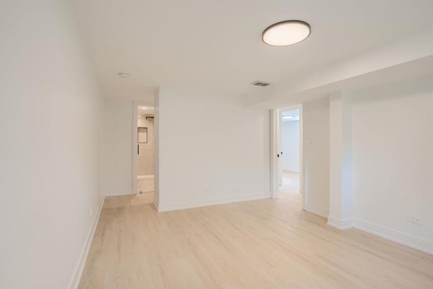 2602 N Springfield Ave - Photo 5 of 10