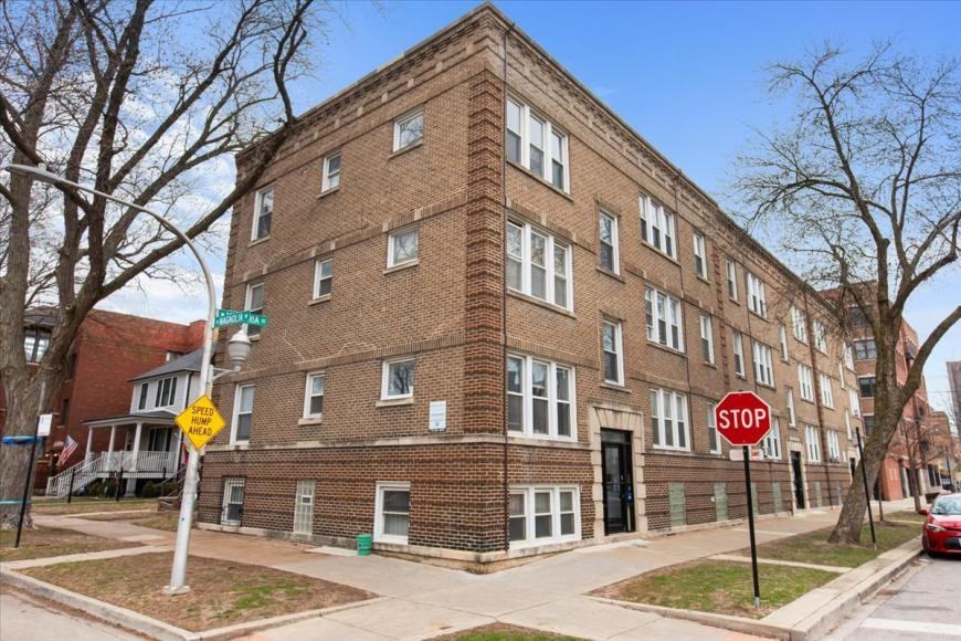 1218 W Victoria St - Photo 5 of 6
