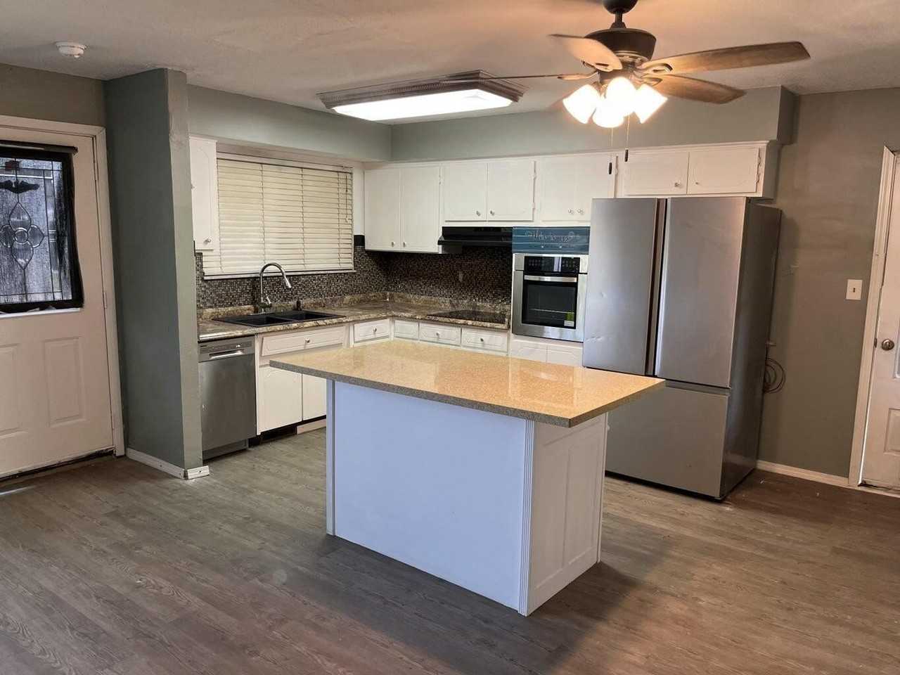 4900 Kresge Dr - Photo 4 of 5