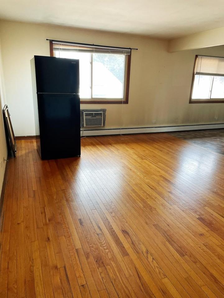 826 N Milwaukee Ave - Photo 4 of 10