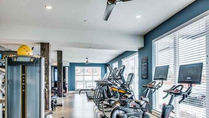 300 Lakefront Dr - Photo 2 of 10