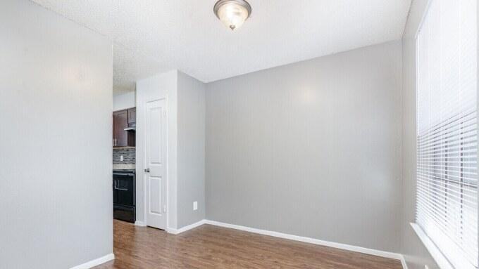 696 Fox Ave - Photo 4 of 10
