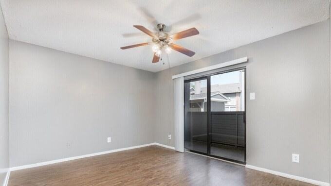 696 Fox Ave - Photo 5 of 10