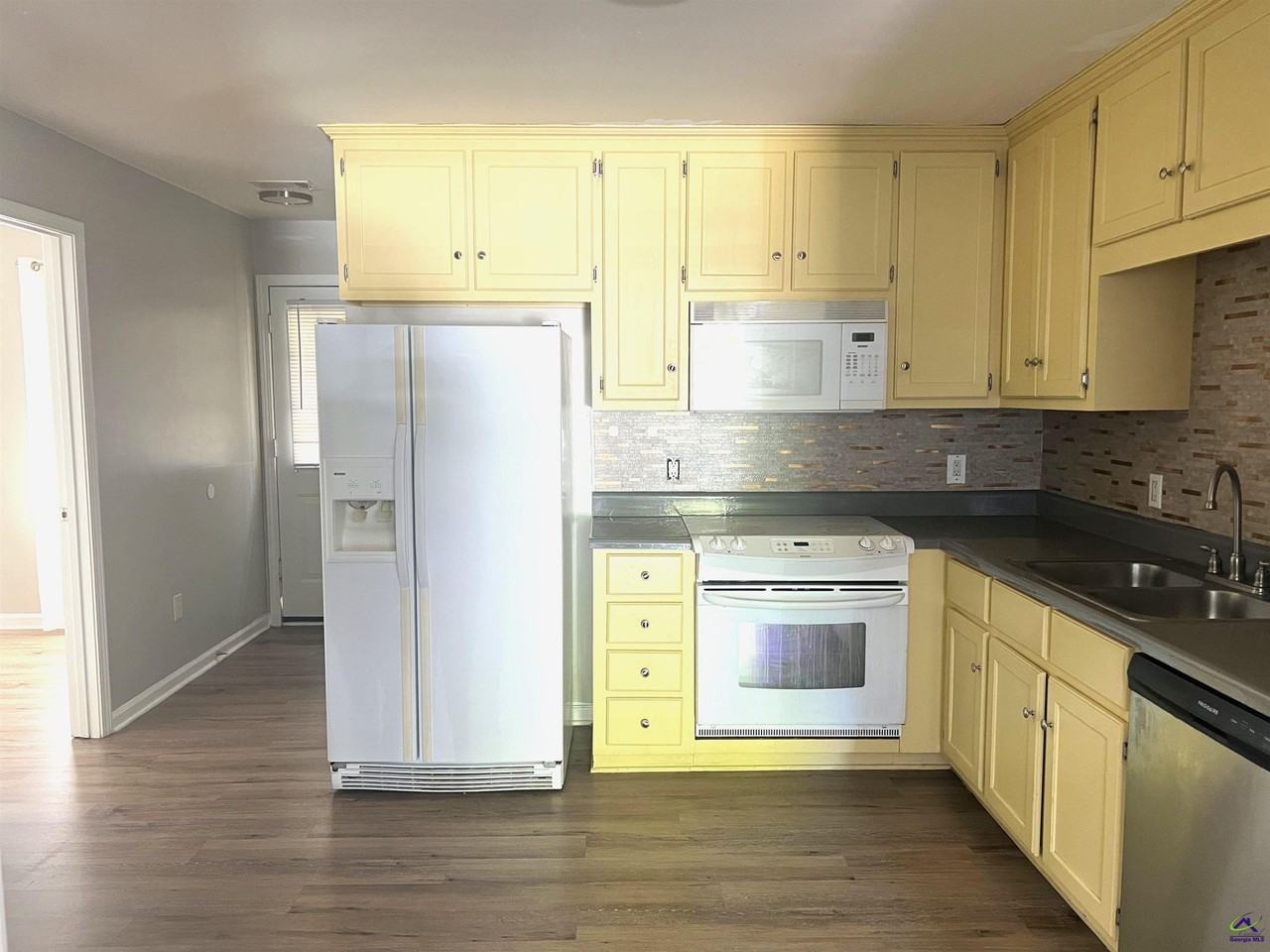 230 Katelyn Cir - Photo 2 of 16