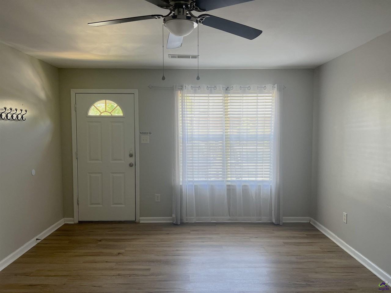 230 Katelyn Cir - Photo 5 of 16