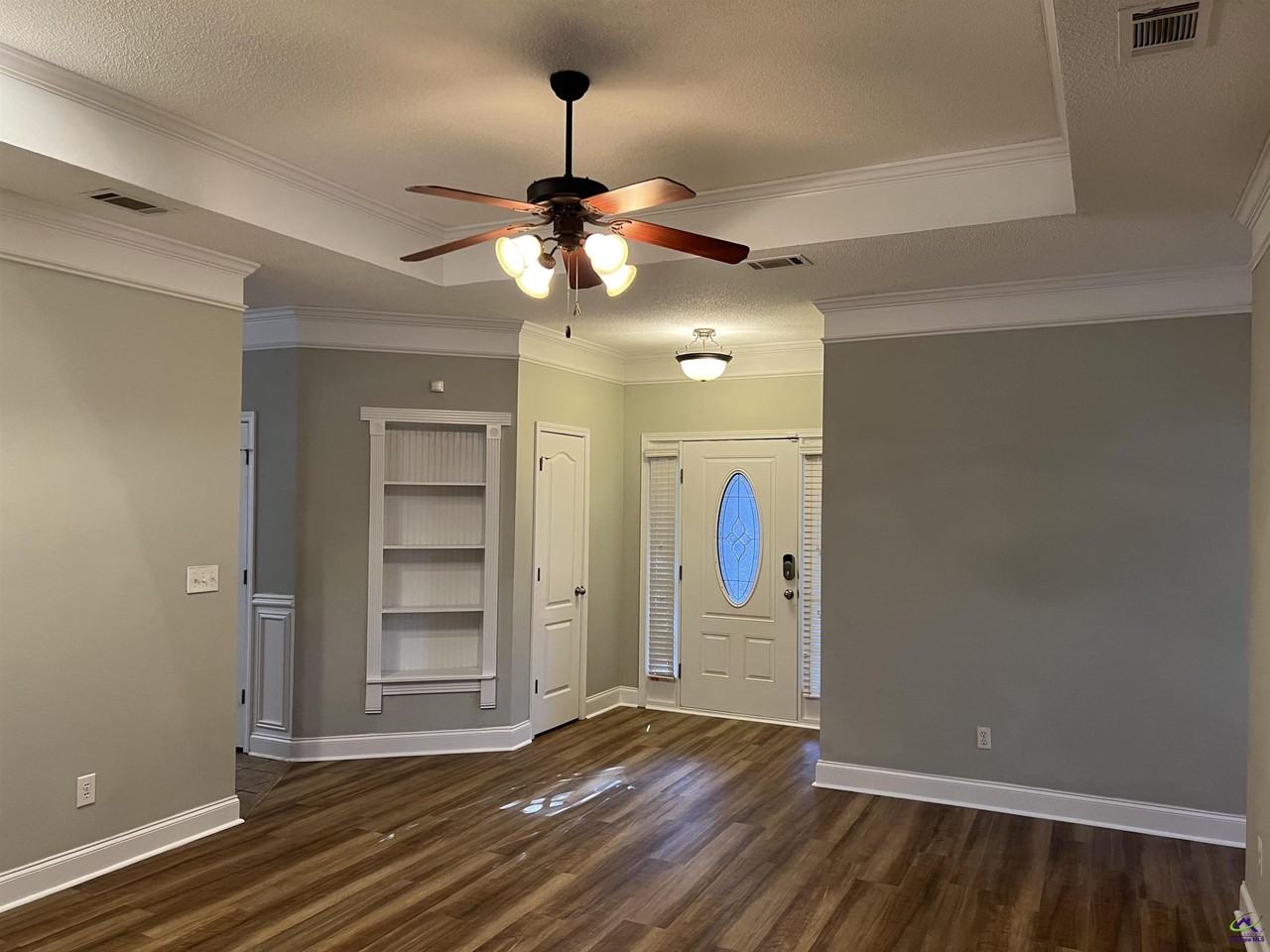 400 Manchester Ln - Photo 5 of 30