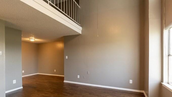 1901 Lakeview Cir - Photo 5 of 6