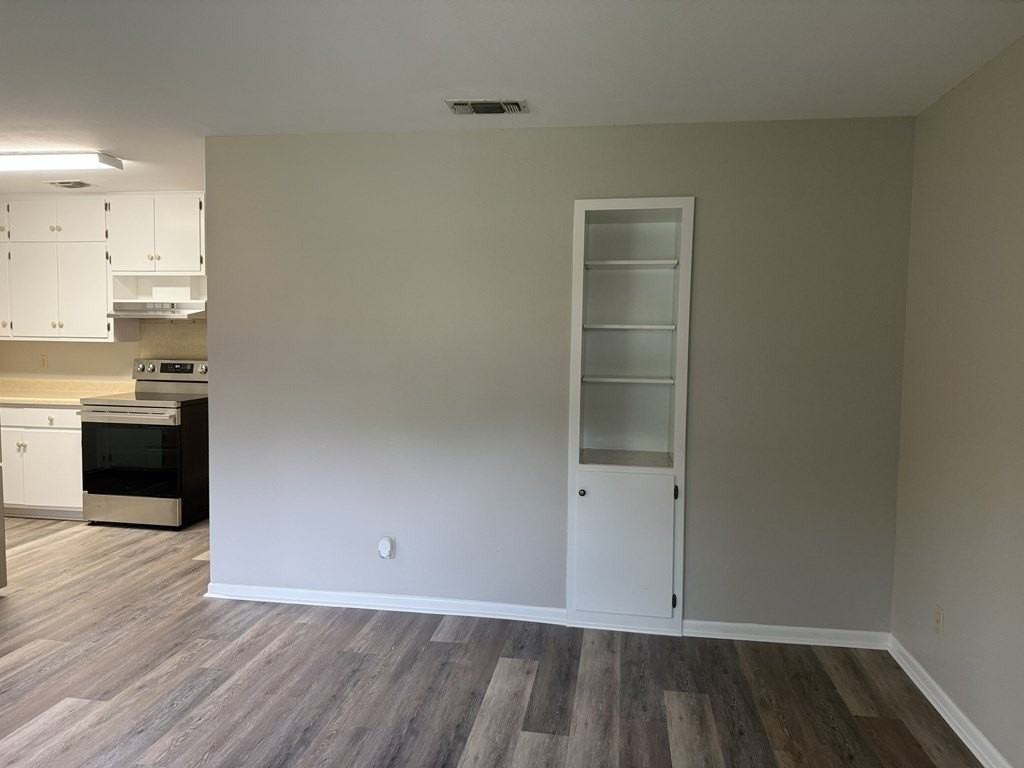 1407 N Crockett St - Photo 2 of 9