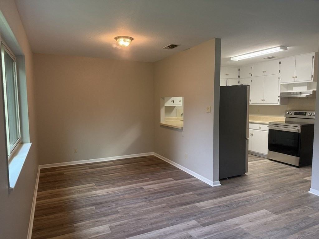 1407 N Crockett St - Photo 3 of 9
