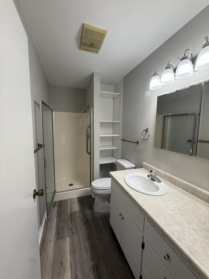 1407 N Crockett St - Photo 6 of 9
