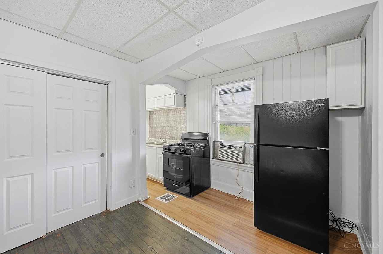 2222 Lawn Ave #6 - Photo 4 of 12