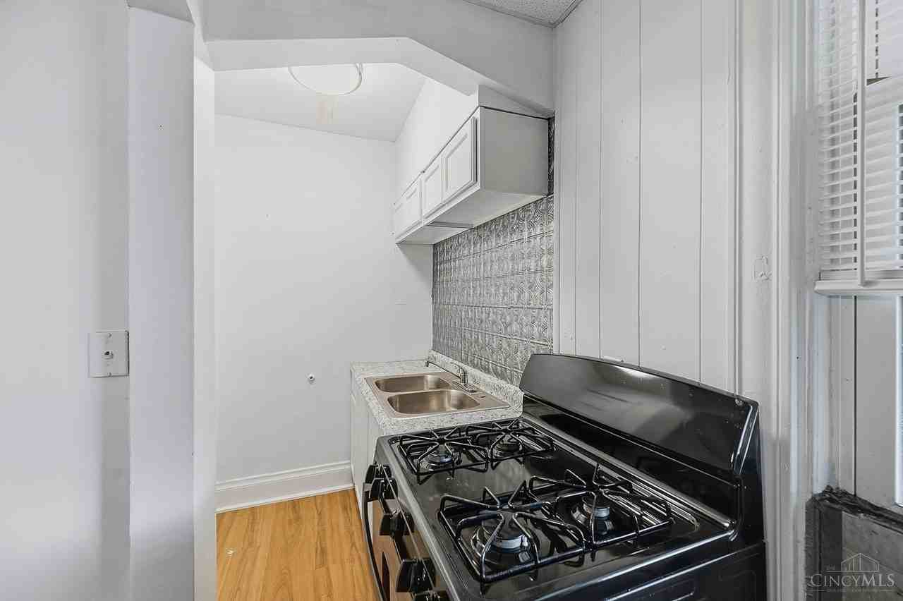 2222 Lawn Ave #6 - Photo 5 of 12