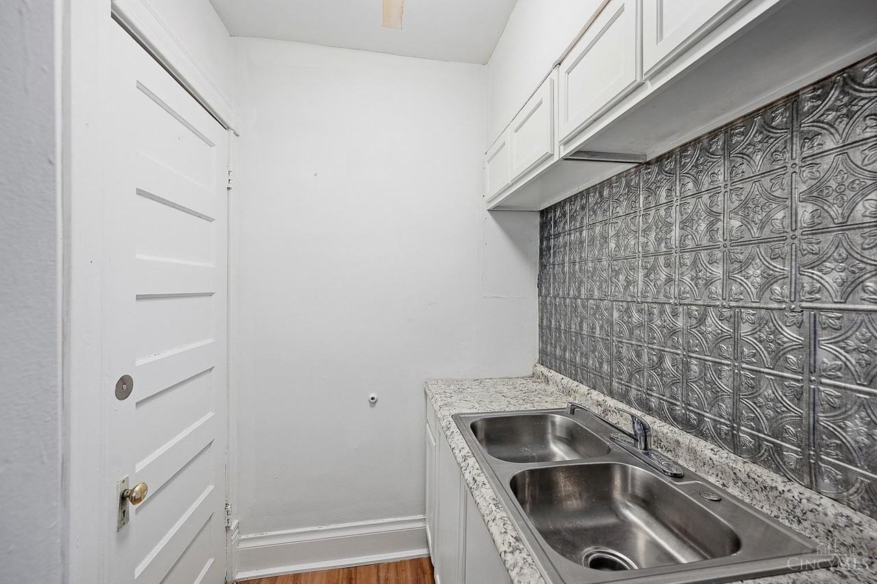 2222 Lawn Ave #6 - Photo 6 of 12