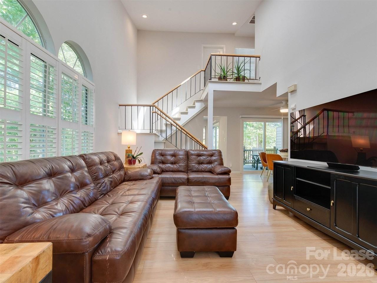 9006 Saint Thomas Ln - Photo 3 of 47