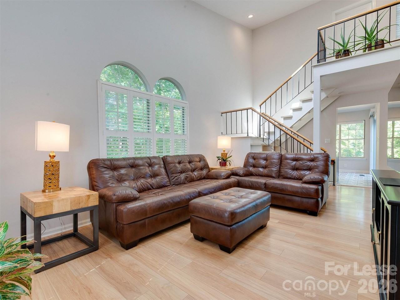 9006 Saint Thomas Ln - Photo 4 of 47