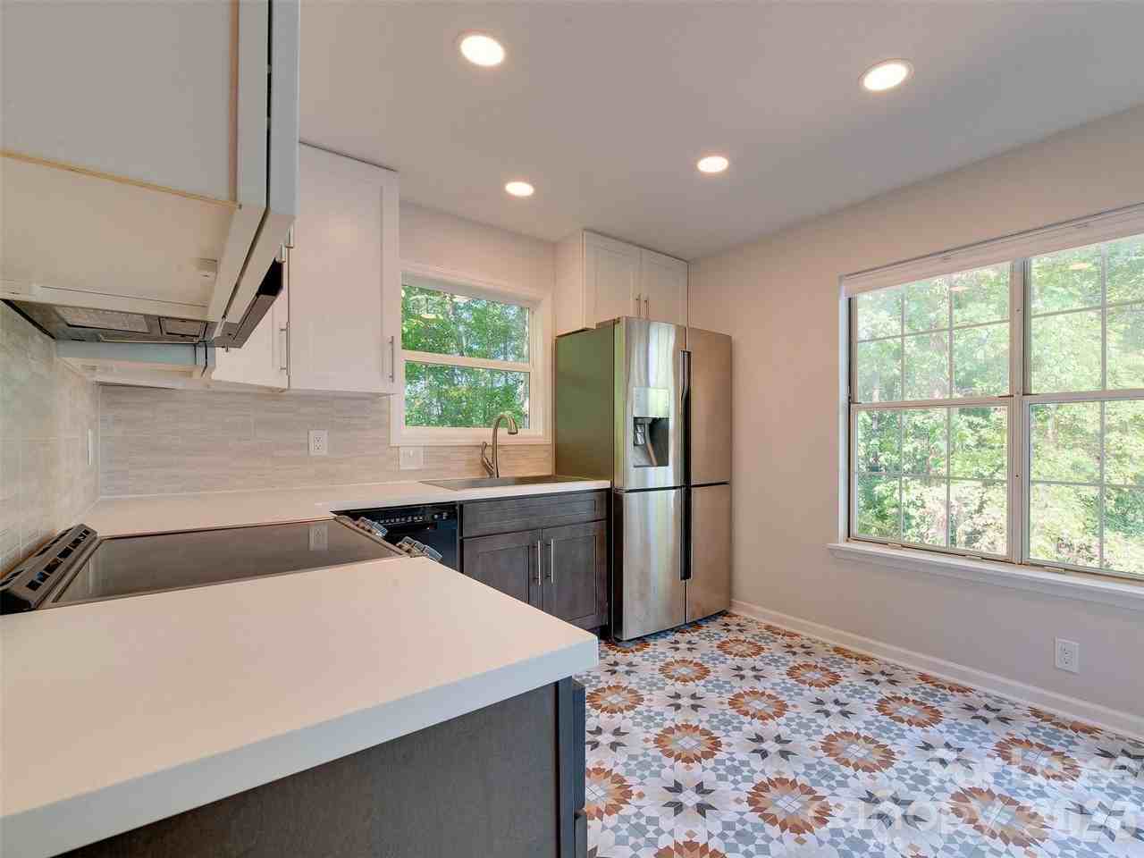 9006 Saint Thomas Ln - Photo 6 of 47