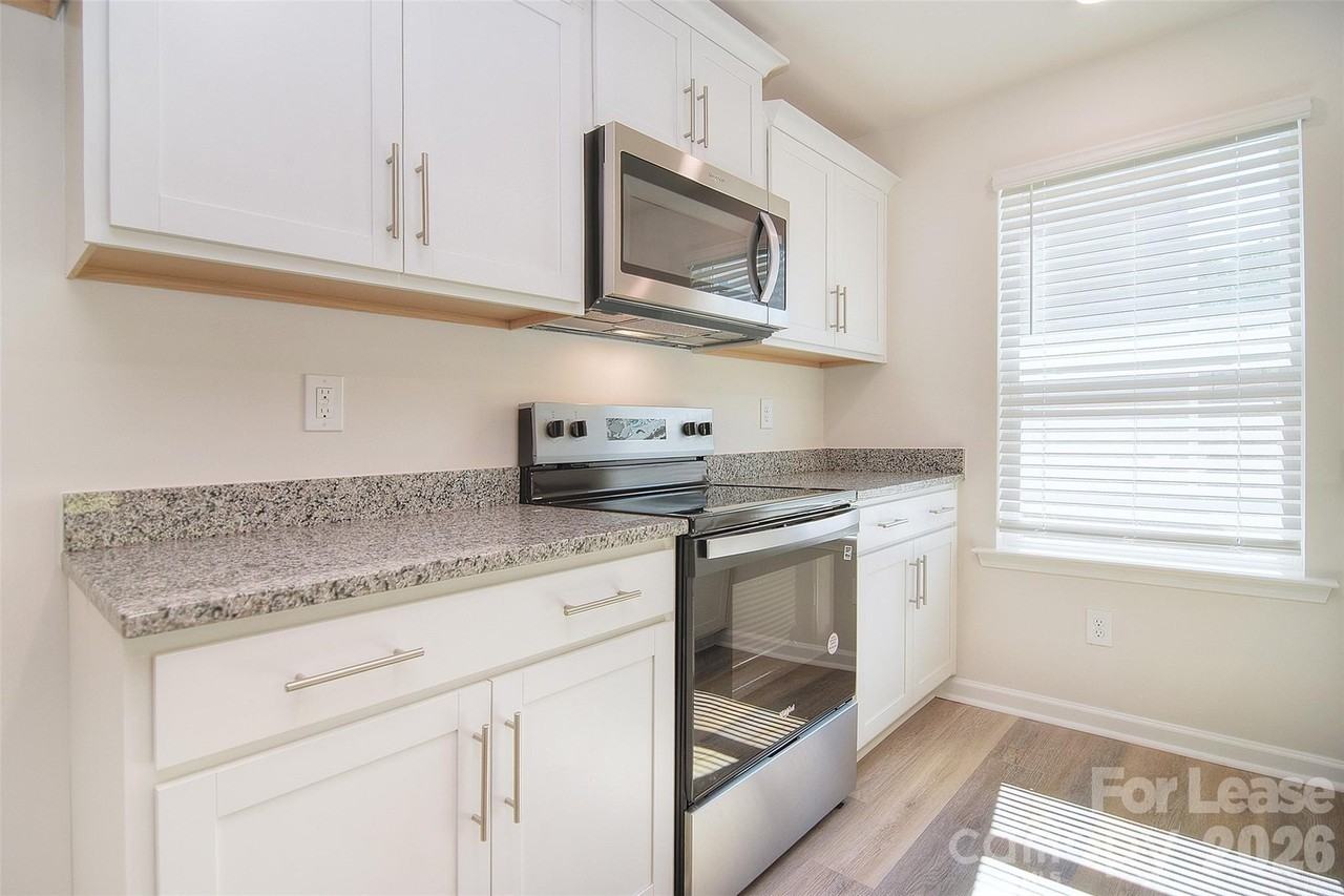 5155 Hyrule Dr - Photo 6 of 35