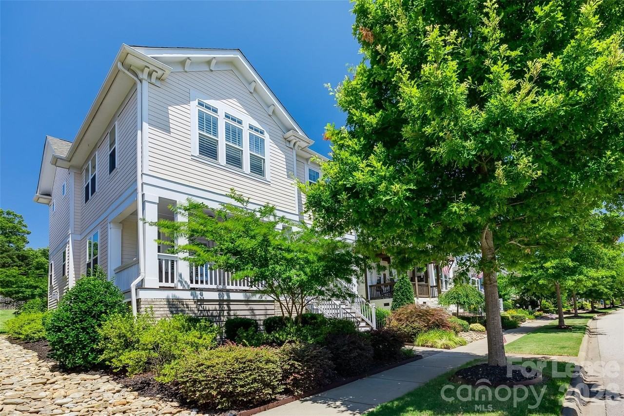 795 Digby Rd - Photo 2 of 46