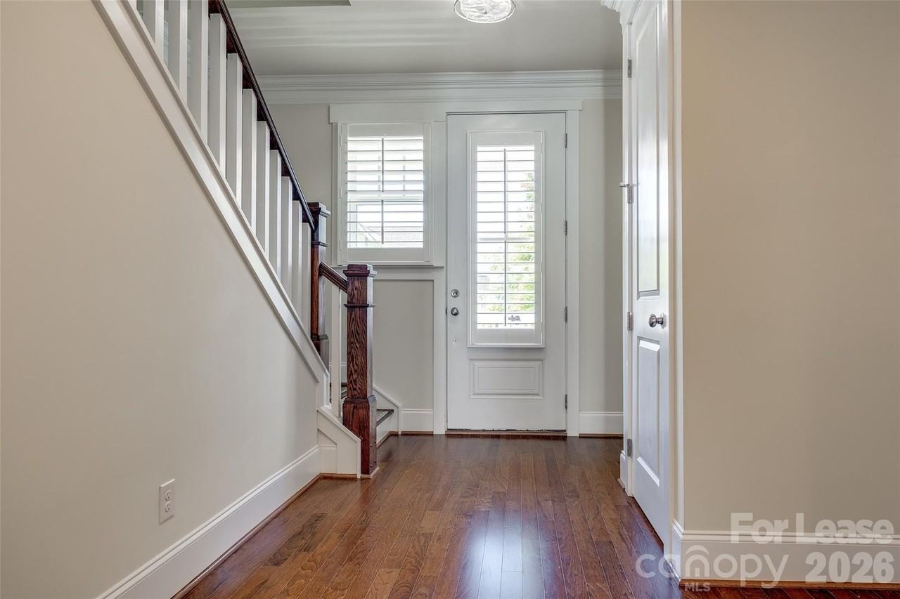 795 Digby Rd - Photo 5 of 46