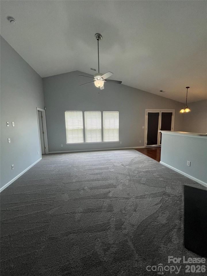 3043 Willamette Valley Dr - Photo 4 of 20