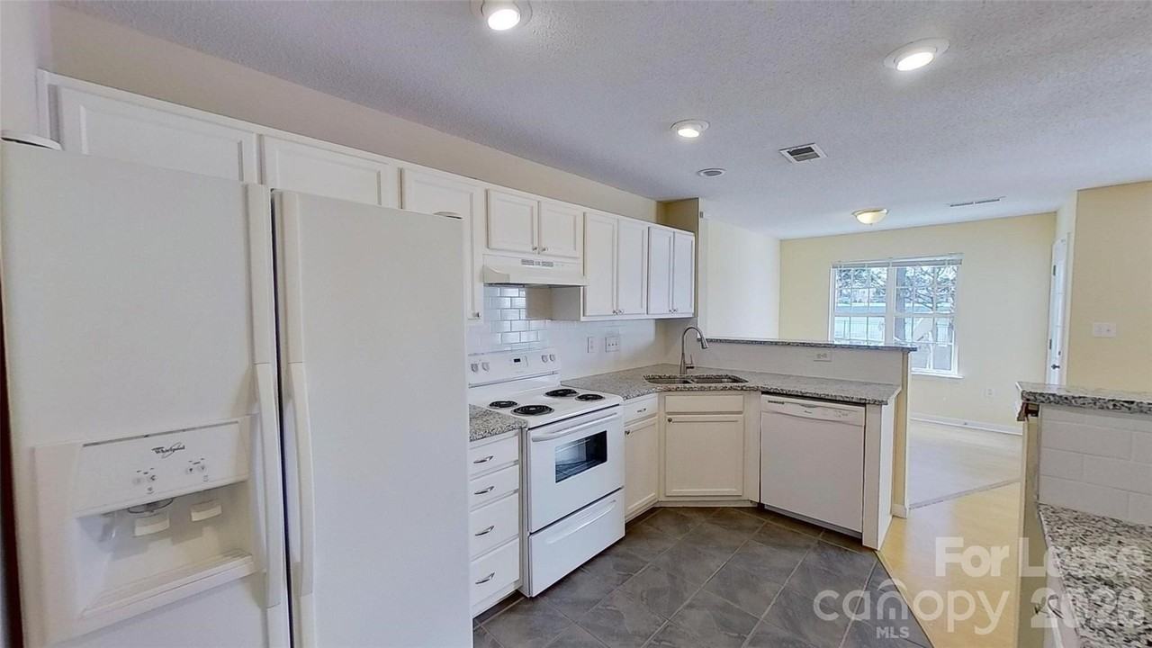 482 Robin Reed Ct - Photo 7 of 13