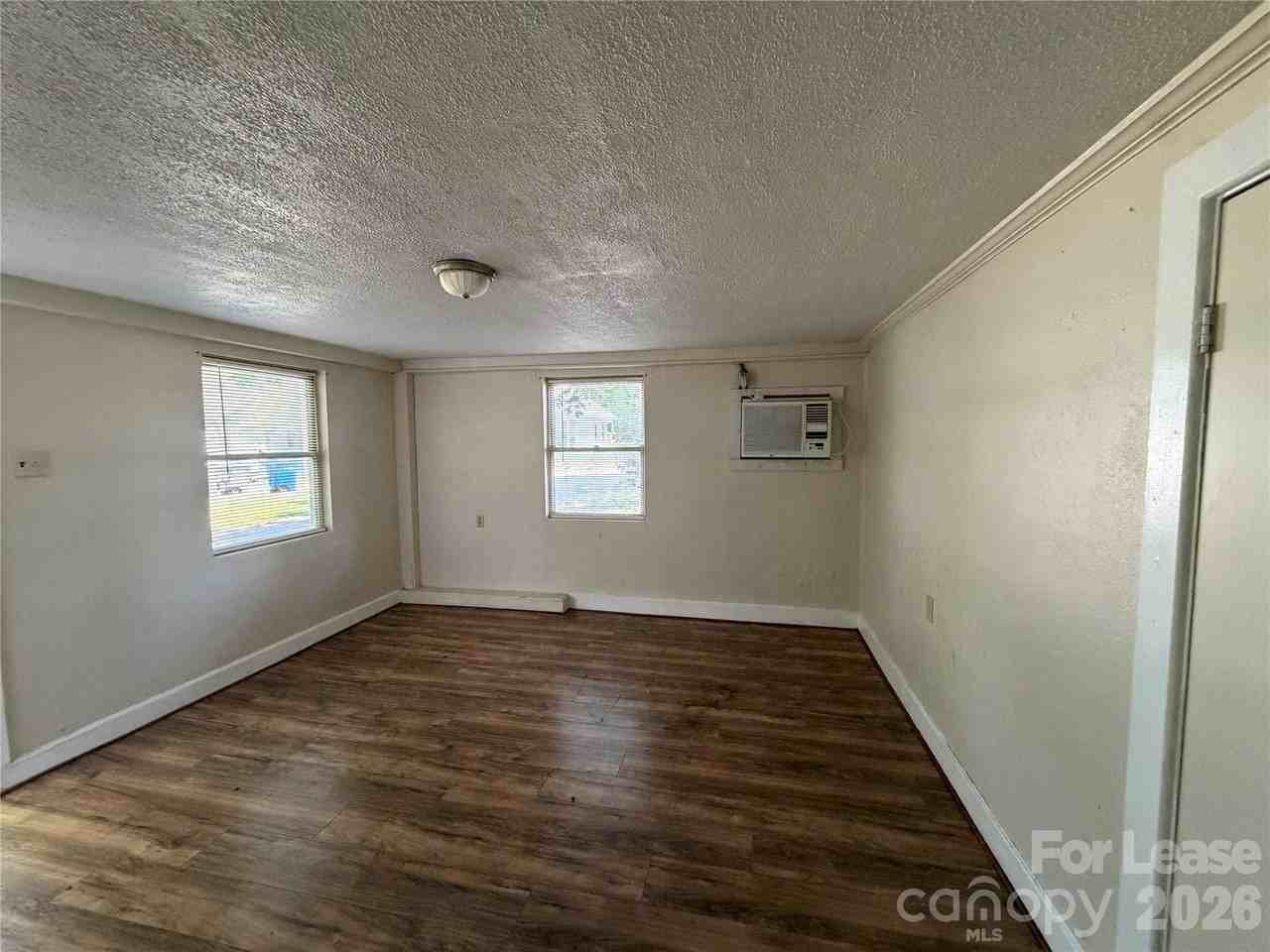 325 Chambers St - Photo 3 of 8