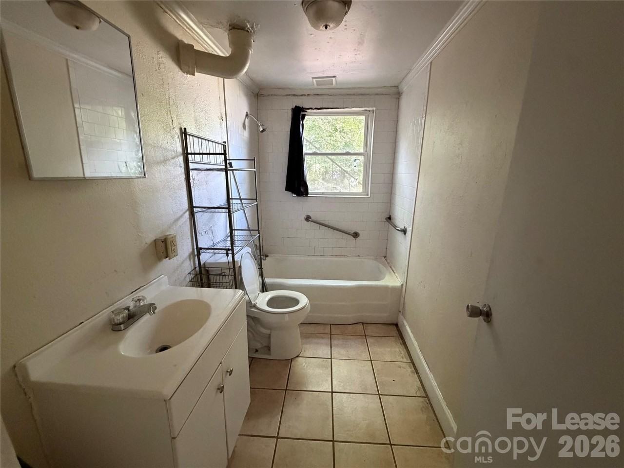 325 Chambers St - Photo 4 of 8