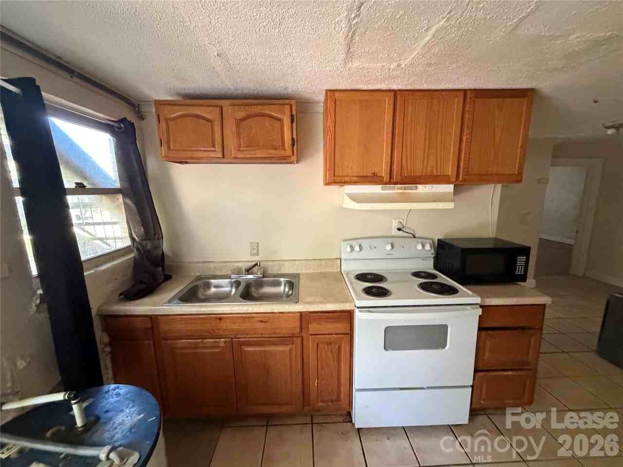 325 Chambers St - Photo 5 of 8